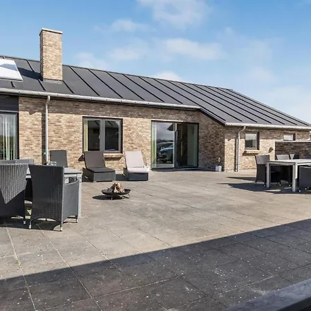Holiday home In With Kitchen Tarm