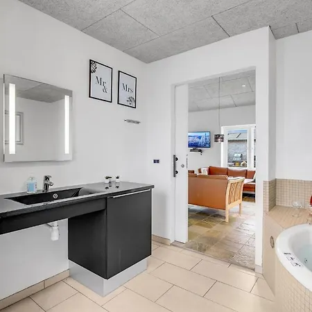 Feriehus In With Kitchen Tarm